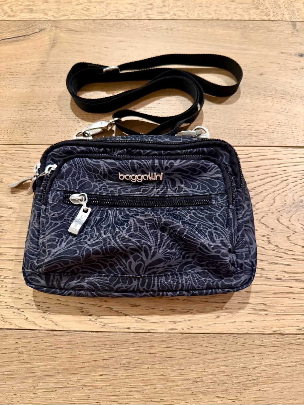 Baggallini Black Floral-Print Compact Crossbody